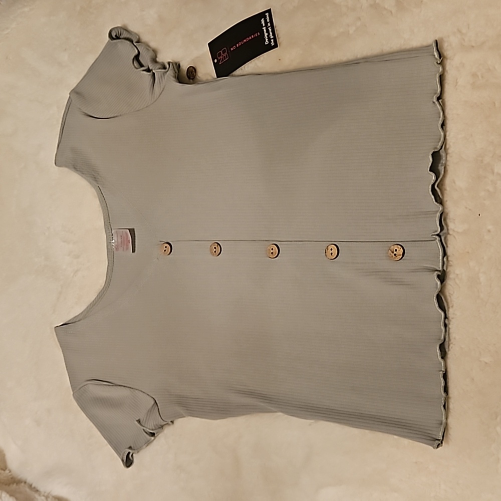 No Boundaries Light Green Ruffle Short Sleeve Top L